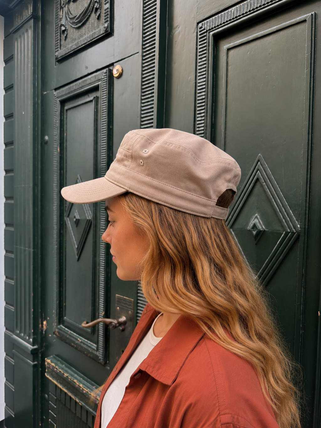 Beige Retro Kasket