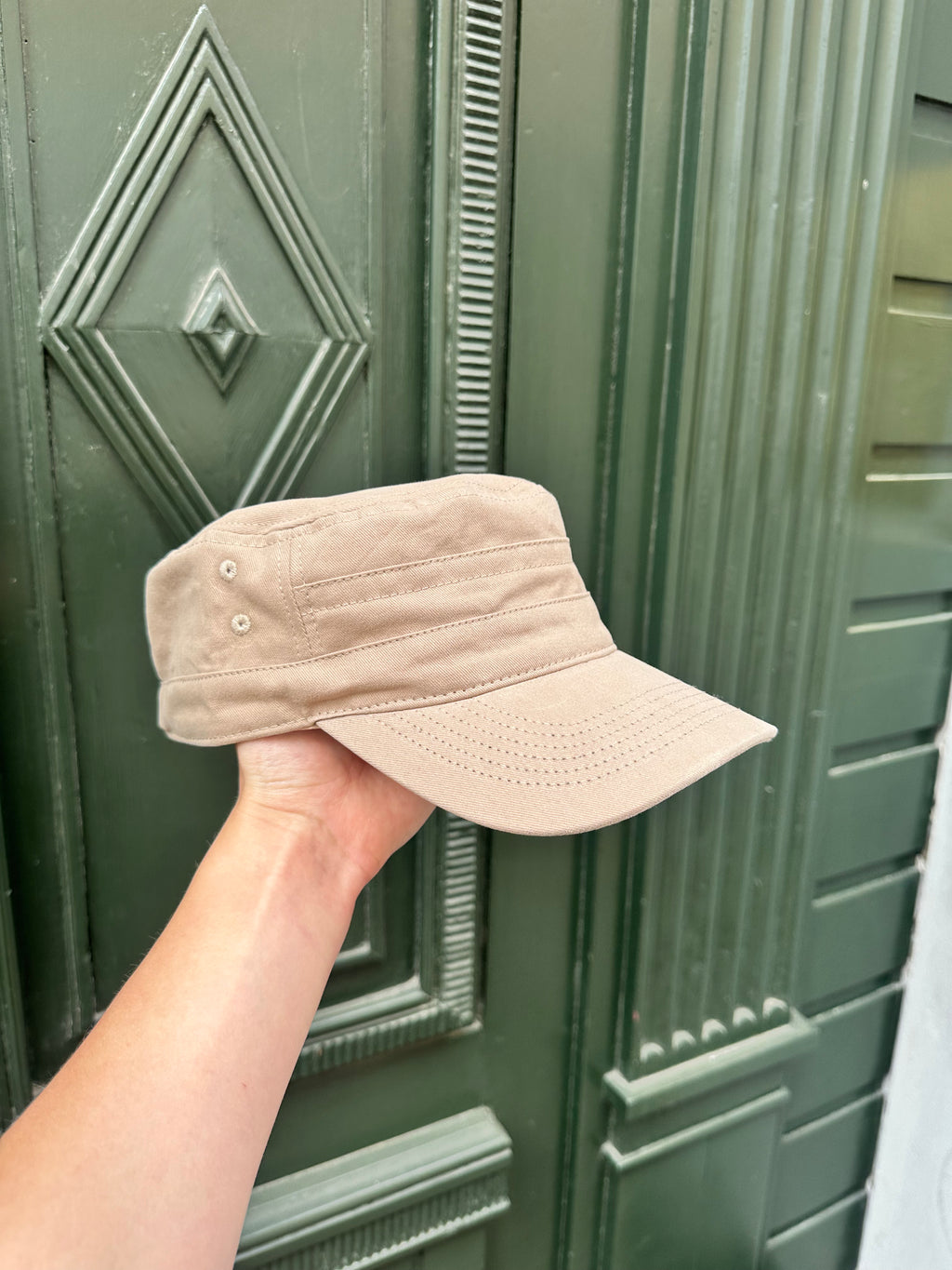 Beige Retro Kasket